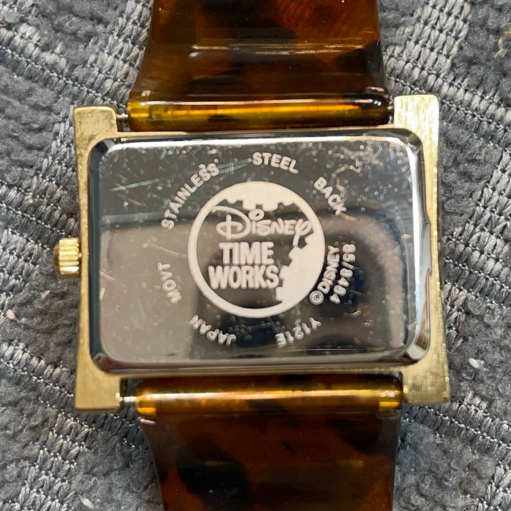 Women’s Disney watch - Picture 2 of 4